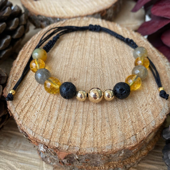 Bracelets made of high quality materials such as Quartz, 18k Gold Laminate and Microzircons, unique and handmade pieces, They are pieces with high durability and quality.