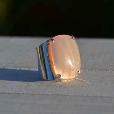 Pink pearl ring, Gold mother-of-pearl ring, shell ring, vintage ring, statement ring, large pearl shell ring,large faceted Pink Mother of Pearl Cabochon, Pink mother of pearl, Cuff Ring