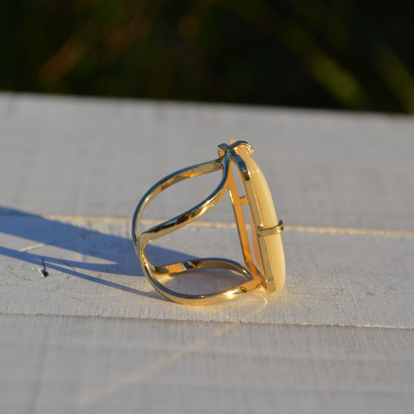 Mother of Pearl arc ring, Nacre, gem ring, Mother of Pearl Jewelry features modern, sleek pieces, suitable for everyday wear, as well as for special occasions.