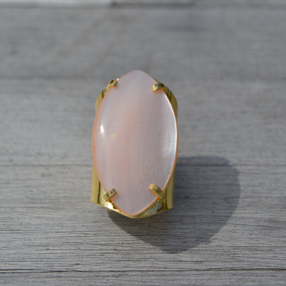 Pink pearl ring, Gold mother-of-pearl ring, shell ring, vintage ring, statement ring, large pearl shell ring,large faceted Pink Mother of Pearl Cabochon, Pink mother of pearl, Cuff Ring