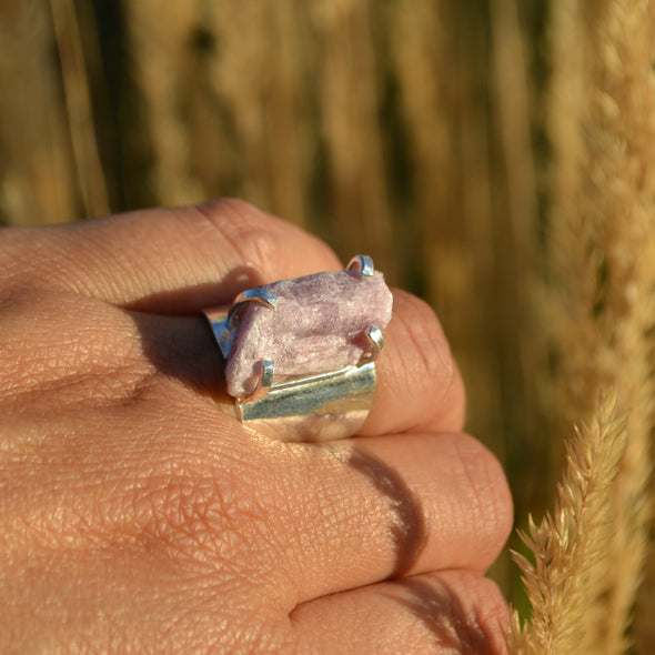 Kunzite Ring, Kunzite Silver plated Ring, Adjustable Ring, Natural Kunzite Ring, raw Cabochon Kunzite Ring, Kunzite Gemstone, Purple Kunzite Ring, Natural Pink Kunzite Gemstone Ring, Handmade Gemstone Jewelry, Made For Her, Mothers Jewelry, Christmas Gift, Sale